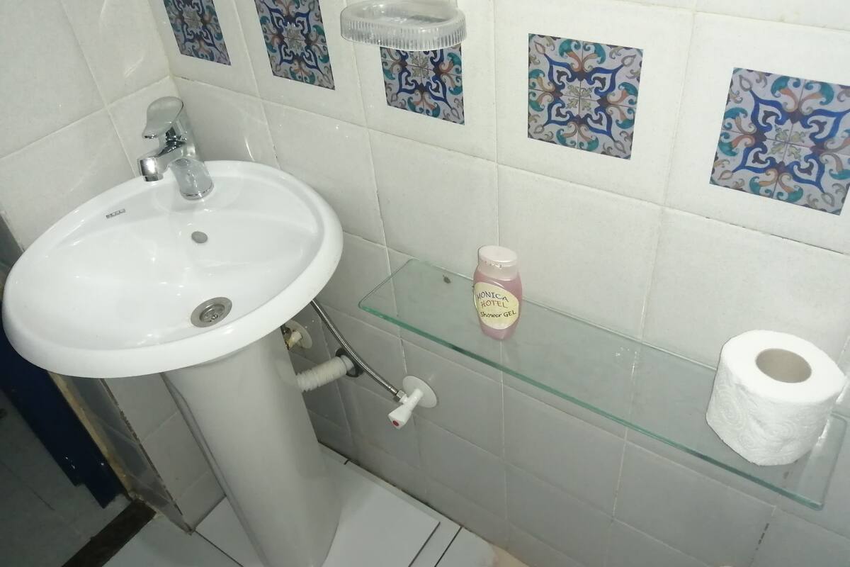 Badkar/dusch, kÀllvattenbad, regndusch och bidé