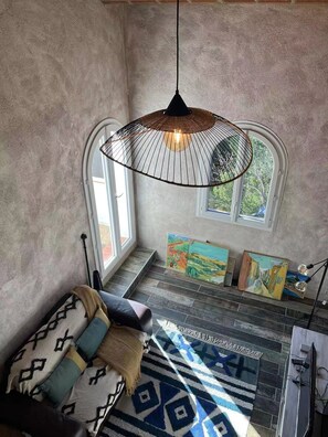 Smart TV, books - Andalusian Hideaway in Collioure: Private Parking, Wi-Fi & 2-min Walk to Beach (Collioure)