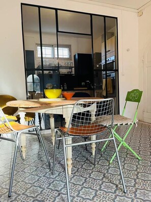 Dining - Andalusian Hideaway in Collioure: Private Parking, Wi-Fi & 2-min Walk to Beach (Collioure)