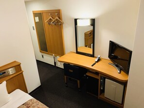 Schreibtisch, Verdunkelungsvorhänge, kostenloses WLAN