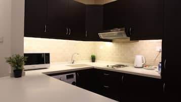 Fridge, coffee/tea maker, electric kettle, highchair