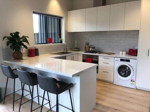 Fridge, microwave, oven, stovetop - Cosy Farmstay near beach with pet farm animals., Cosy Farmstay, near beach with pet farm animals (Papamoa Beach)