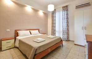4 bedrooms, travel cot, free WiFi, bed sheets