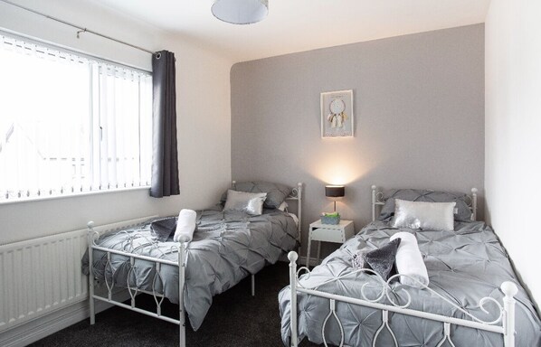 2 chambres, fer et planche à repasser, Wi-Fi, literie fournie