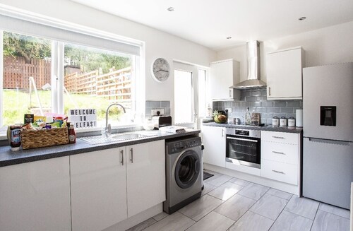 Beautifully Refurbished Belfast Home - WiFi/Parking/Close to Centre