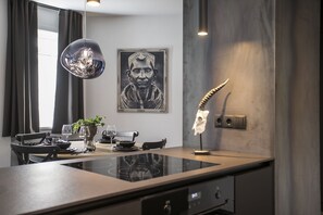 Kühlschrank, Ofen, Herdplatte, Geschirrspüler