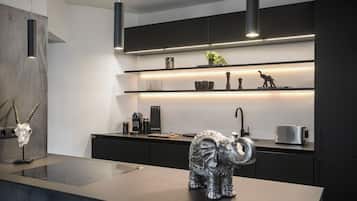 Refrigerador, horno, placa de cocina, lavavajillas