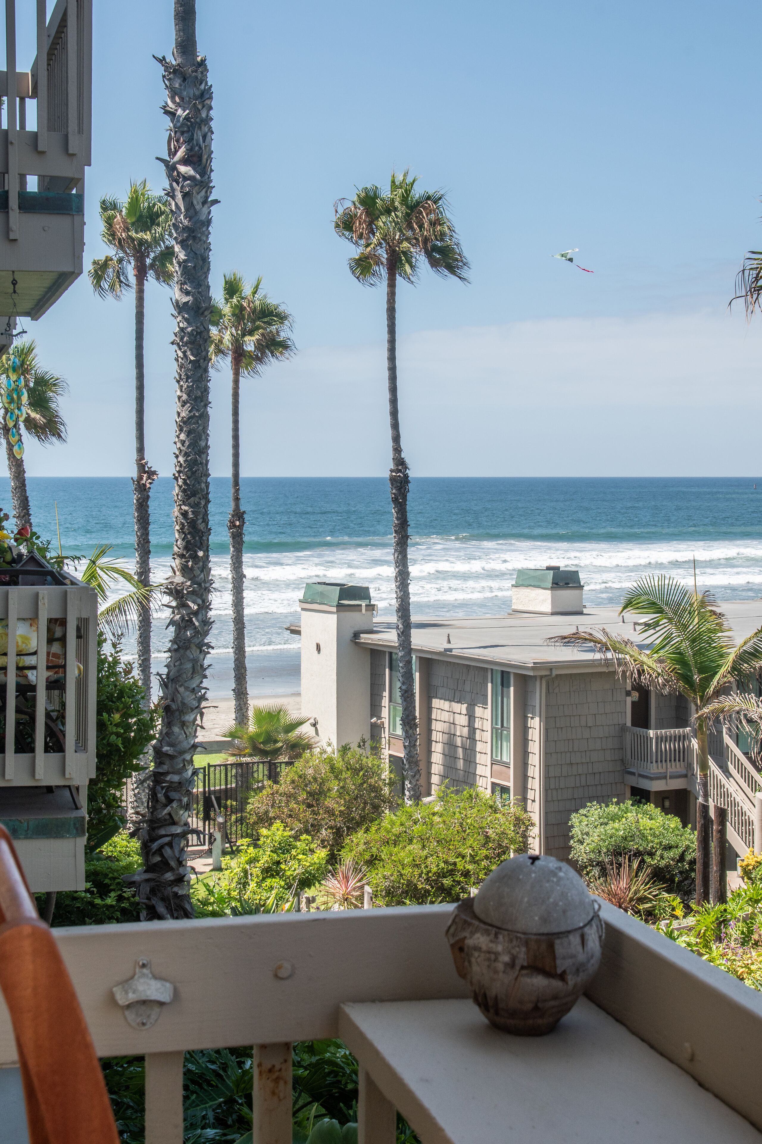 Tranquil Ocean-view, modern1 BR condo - 2 min from the sand!
