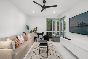 Télévision à écran plat