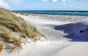 A beach with sand dunes and sparse vegetation. - Awesome home in Ebeltoft with WiFi (Ebeltoft)