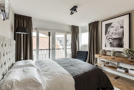 1 bedroom, WiFi, bed sheets. Hotel aan de Haven (room 1)