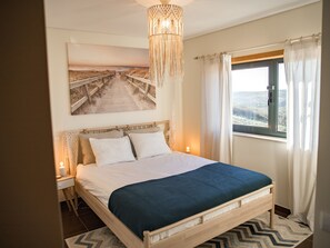 2 bedrooms, WiFi, bed sheets - Casa Kama - modern house near Sagres (Altos de Raposeira)