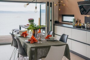Luxury Villa | In-room dining - The Oceanfront (Trondheim)