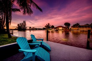 Terrace/patio - Impressive & Regal - Salt Water Pool, Kayaks and Pool Table - Villa Majestic - Roelens Vacations (Cape Coral)