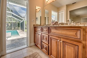 Interior - Impressive & Regal - Salt Water Pool, Kayaks and Pool Table - Villa Majestic - Roelens Vacations (Cape Coral)