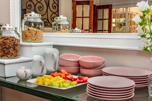 Breakfast buffet - Six Sandton (Sandton)