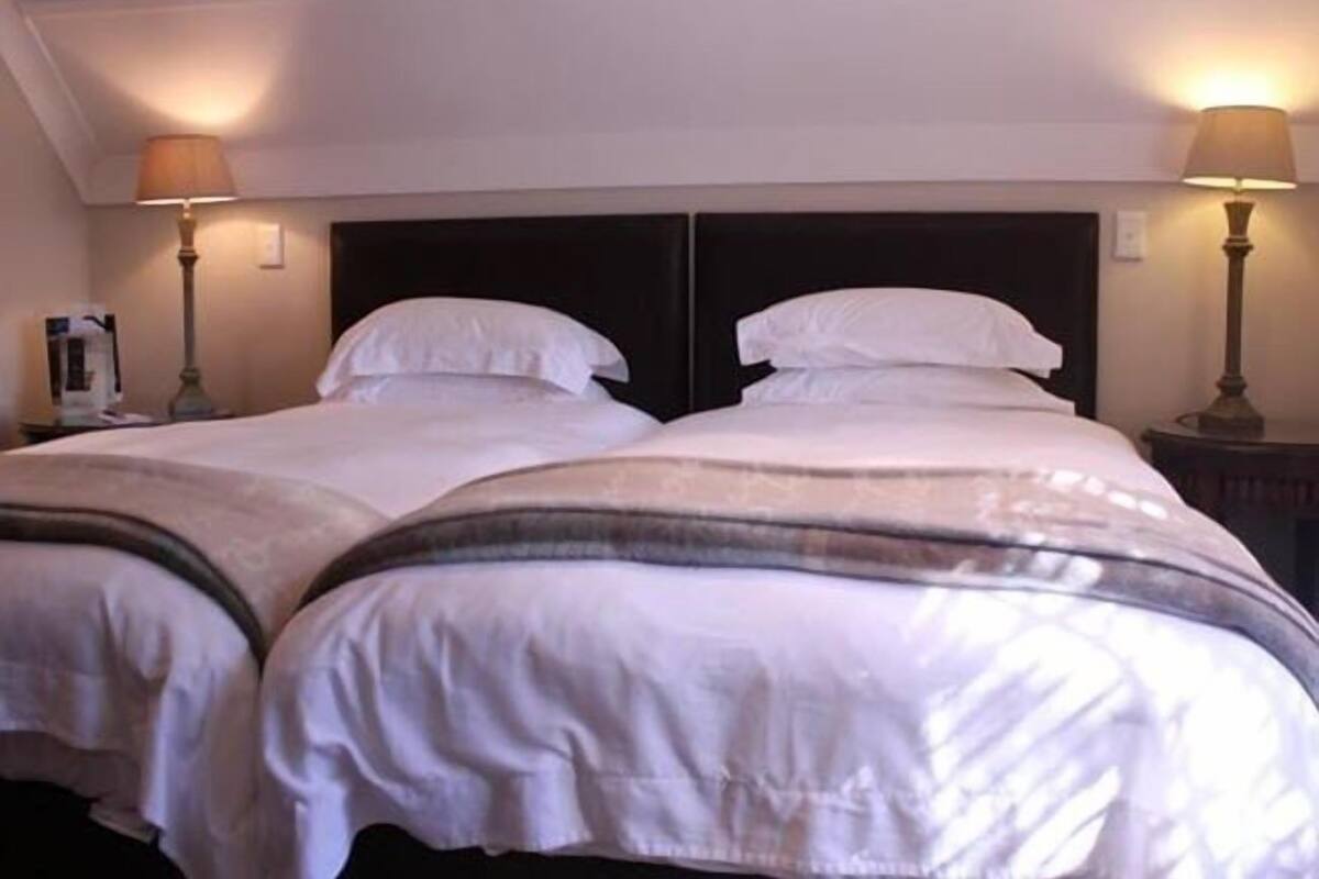 Pillowtop beds, minibar, in-room safe, desk