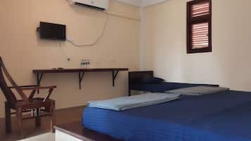 Escritorio, wifi gratis y acceso para silla de ruedas