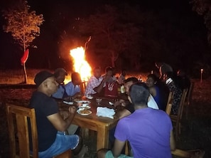 Outdoor dining - Lake Bliss (Dambulla)