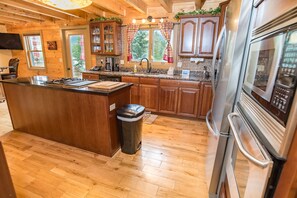 冷蔵庫、電子レンジ、コンロ、食器洗い機