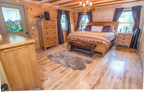 4 bedrooms, iron/ironing board, internet, bed sheets