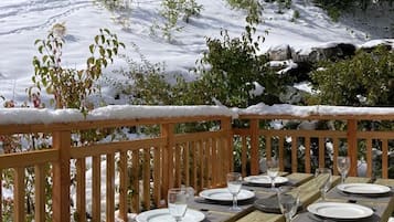 Outdoor dining