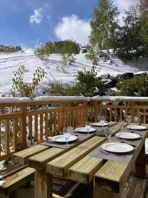 Outdoor dining - Homerez - Apt. Mountain View - Les Deux Alpes (Les Deux Alpes)