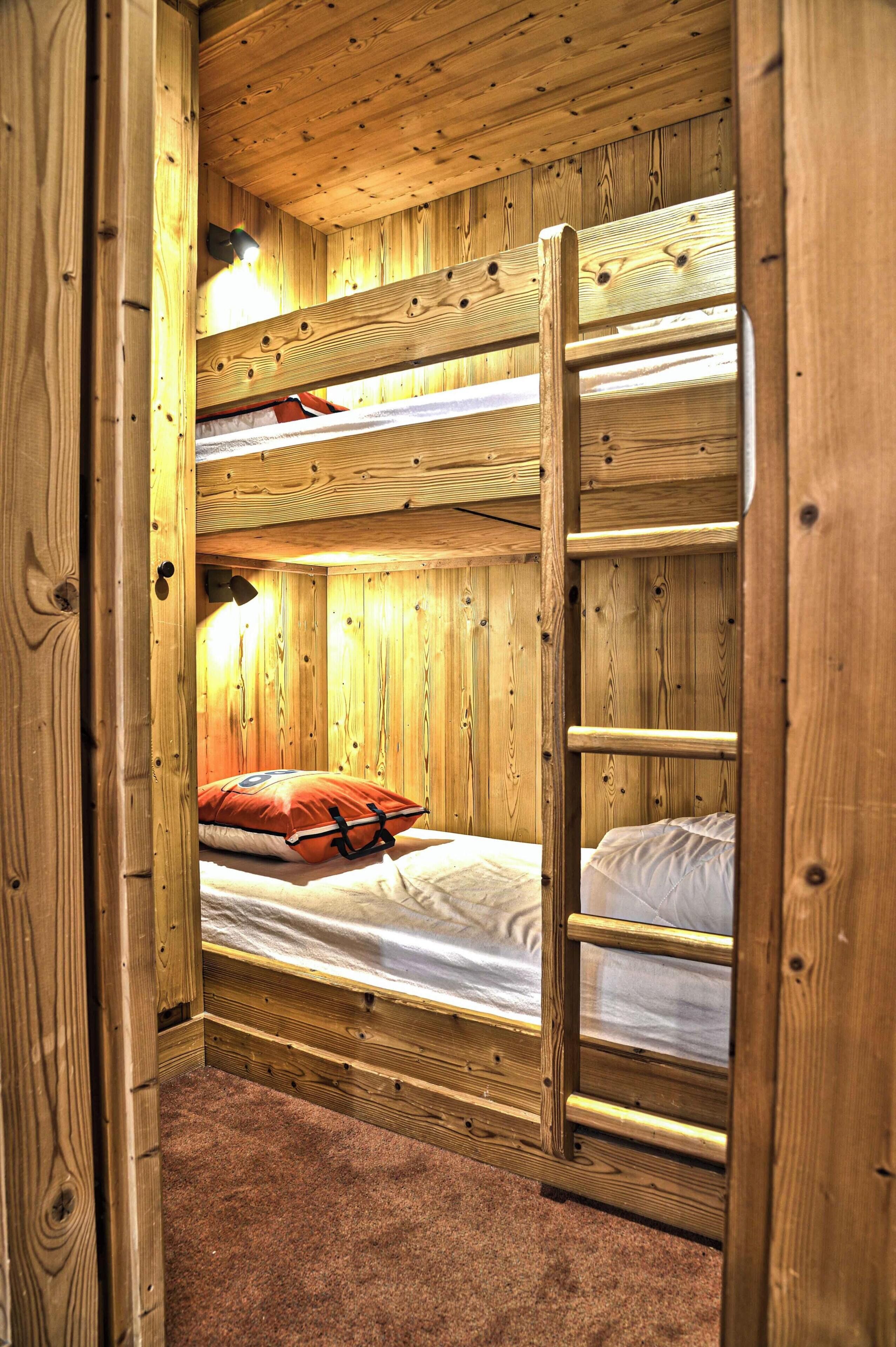 1 bedroom, travel crib, WiFi (free)