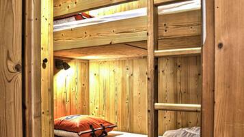 1 bedroom, travel crib, WiFi (free)