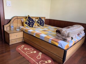2 bedrooms, WiFi, bed sheets - just ask & experience (Budhanilkantha)