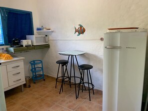 Cabana | Cozinha privada | Micro-ondas, talheres/pratos/utensílios de cozinha
