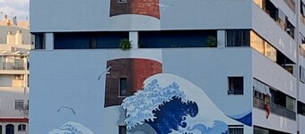 Leilighet med havutsikt, lys, koselig, vendt mot havnen, svømmebasseng, parkering, wifi.