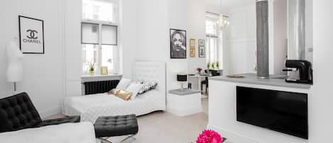 Silitysrauta/-lauta, Wi-Fi, vuodevaatteet