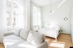 Bügeleisen/Bügelbrett, Reisekinderbett, WLAN, Bettwäsche