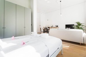 Iron/ironing board, WiFi, bed sheets