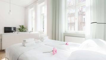 Iron/ironing board, WiFi, bed sheets