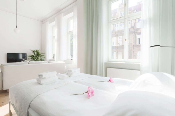 Iron/ironing board, WiFi, bed sheets - Matejki 61 | White and Wood Studio | Poznań Center (Poznan)