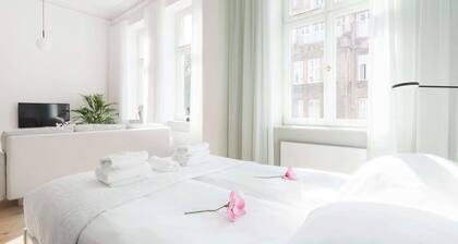 Matejki 61 | White and Wood Studio | PoznaĆ Center