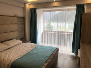 Quartos à prova de som, Wi-Fi de cortesia, roupa de cama