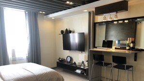 Executive Studio | Blackout drapes, iron/ironing board, WiFi (free), bed sheets - Cozy Studio Apartment (Lapu-Lapu)