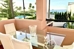 Outdoor dining - MARBELLA 1 Beachfront-Apartment : Bloque A - 1-3 (Marbella)