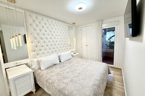 2 bedrooms, desk, iron/ironing board, free WiFi - MARBELLA 1 Beachfront-Apartment : Bloque A - 1-3 (Marbella)