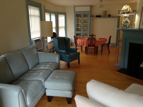 TV, DVD player, books, stereo