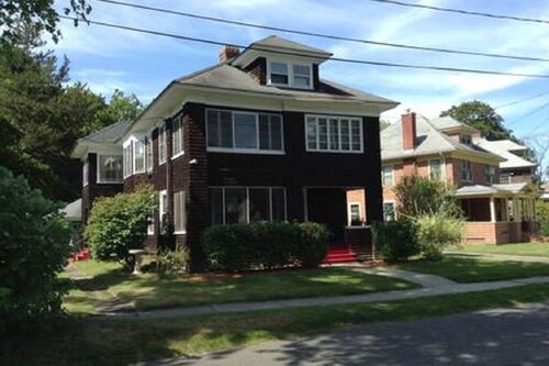 Quiet New England neighborhood - Greenfield, Ma. One guest only.