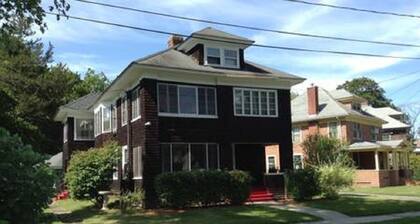 Quiet New England neighborhood - Greenfield, Ma. One guest only.