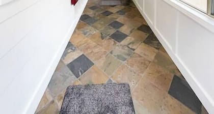 State Street Cottage, 2BR Apt