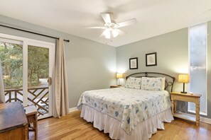 3 bedrooms, desk, iron/ironing board, free WiFi - SeaPines, Beautifully updated, Walk to the Beach Club, Pet friendly (Hilton Head Island)