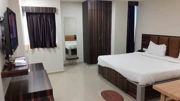 Free WiFi, bed sheets