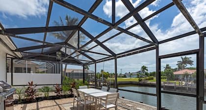 Waterfront private pool close to beach with southern exposure