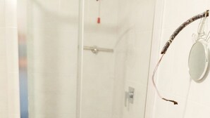 تجهيزات دش، مجففات شعر، مراحيض شطف، مناشف
